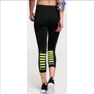 VSX crop leggings ✨
